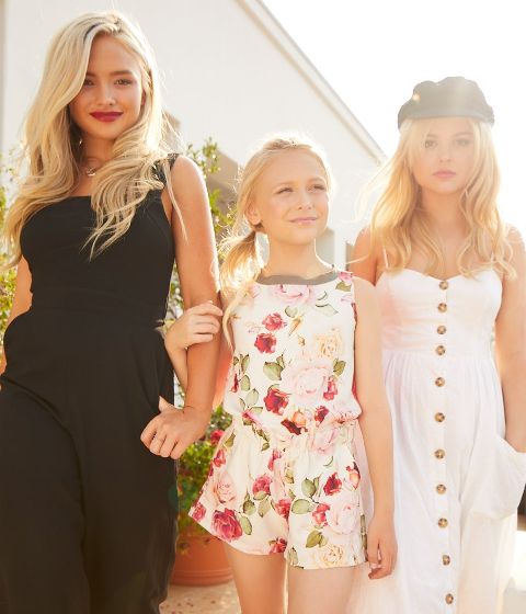 Emily Alyn Lind with her sisters